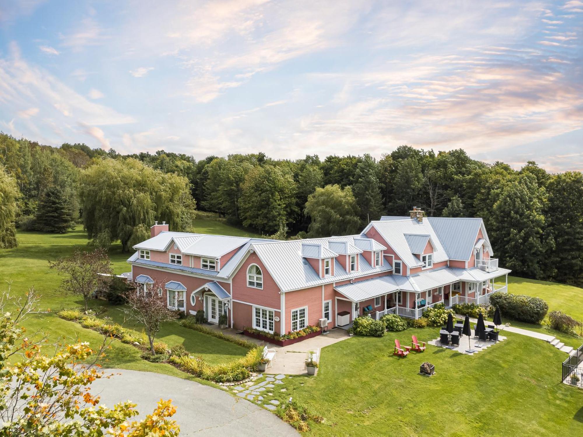 Auberge Le Tricorne North Hatley Exterior photo